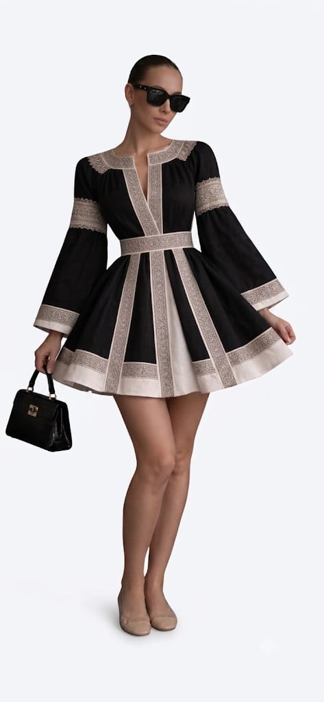 Robe évasée noire brodée, vêtement femme broderie slave